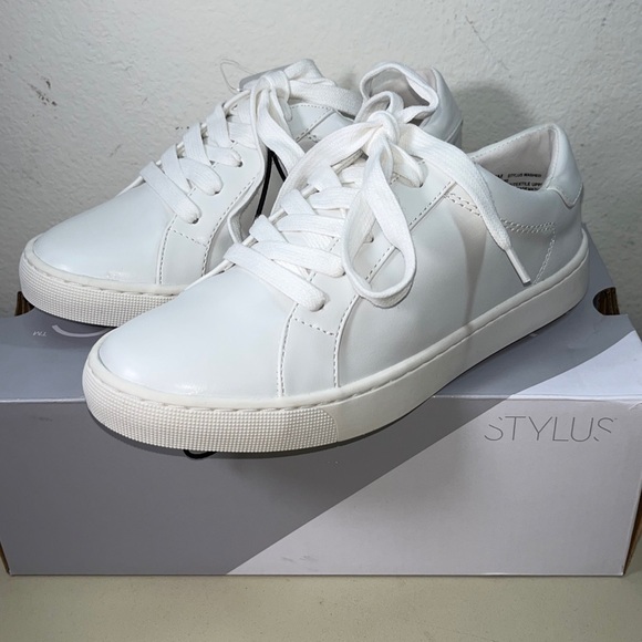 28 Brand New With Box Stylus Washed Womens Memory Foam White Sneakers Size 6M - Picture 1 of 8